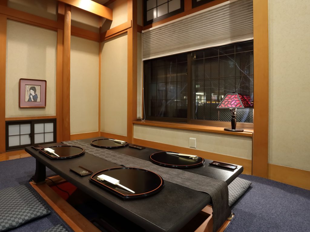 Example of a typical private room at which a multi-course kaiseki ryori is served
